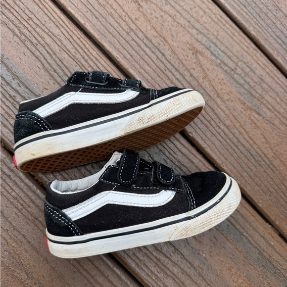 Vans toddler Black and White Velcro Sneakers - Picture 1 of 4